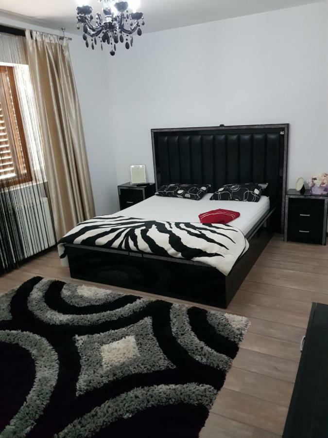 Отель Casa Piri Анина Экстерьер фото