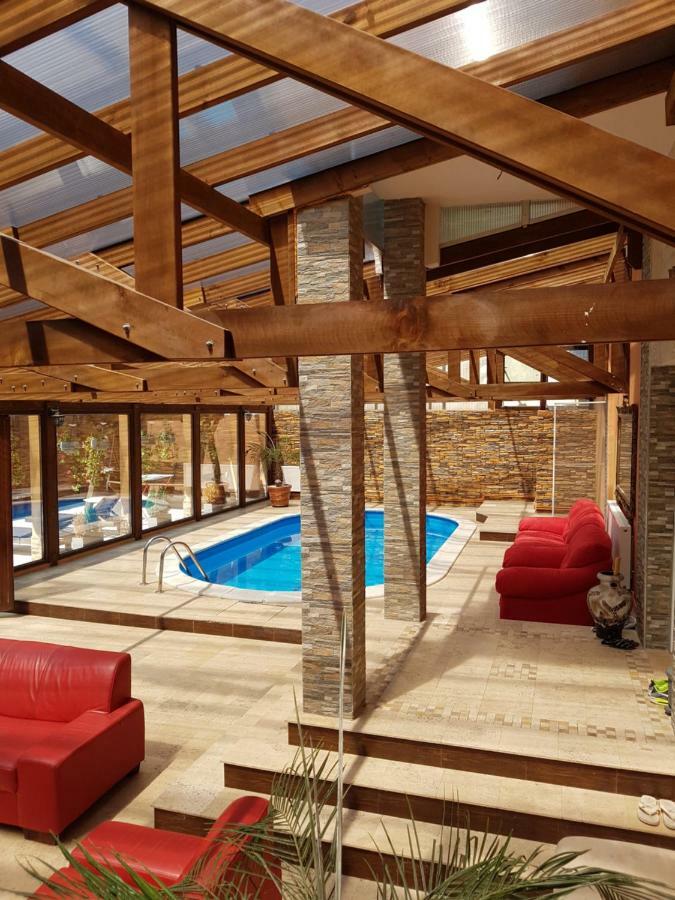 Отель Casa Piri Анина Экстерьер фото
