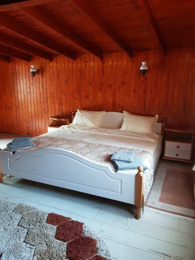 Отель Casa Piri Анина Экстерьер фото
